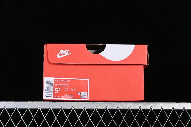 All Categories Nk SB Dunk Series Nk SB Dunk Low Low-top sneakers Cost-effective version Nk Dunk Low "Gorge Green" Retro white and green SB low-top sports and leisure sneakers DD1503-300